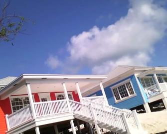 Blue Spacious Queen Villas, Mangrove Cay Seaview - Moxey Town - Edificio