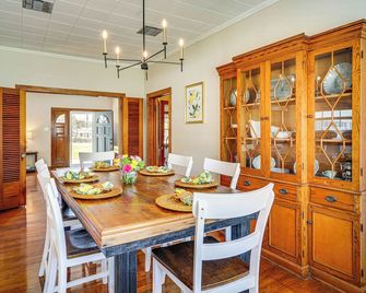 Sunshine Under the Oak: Baldwin Home w/ Patio! - Baldwin - Comedor