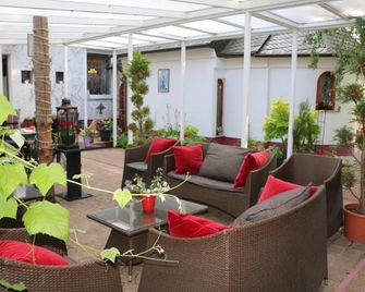 Hotel Attaché - Raunheim - Патіо