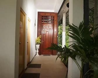 Akoya Pearl Hotel - Ratnapura - Hallway