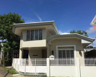 Cozy & Private Vacation House - Dipolog - Building