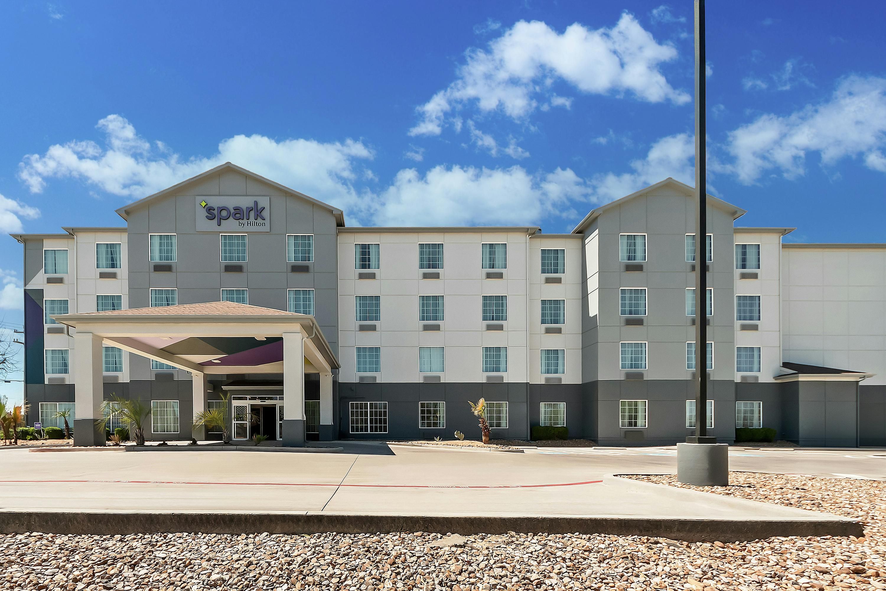 Spark by Hilton Selma - Selma - Gebäude