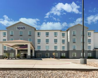 Spark by Hilton Selma - Selma - Gebäude