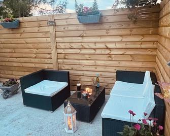 1-Bed Cosy Cottage near Emerald Park - Sleeps 5 - Dunshaughlin - Patio