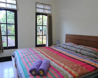 Timbis Homestay Bali - South Kuta - Habitación