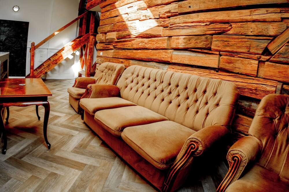 توني فيلا - بودابست - ردهة