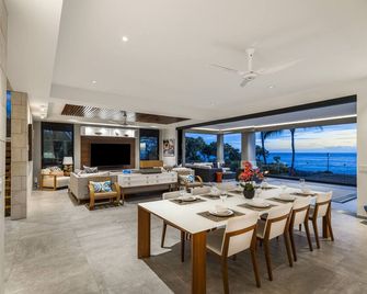 Private Oceanfront Villa with detached Ohana and Private Pool - Hōlualoa - Dining room