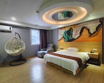 Lanli Lily Hotel (Xindacheng Times Square North Lake Park Store) - Yangjiang - Bedroom