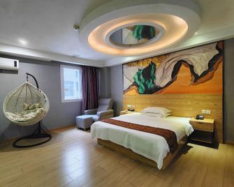 Lanli Lily Hotel (Xindacheng Times Square North Lake Park Store) - Yangjiang - Bedroom