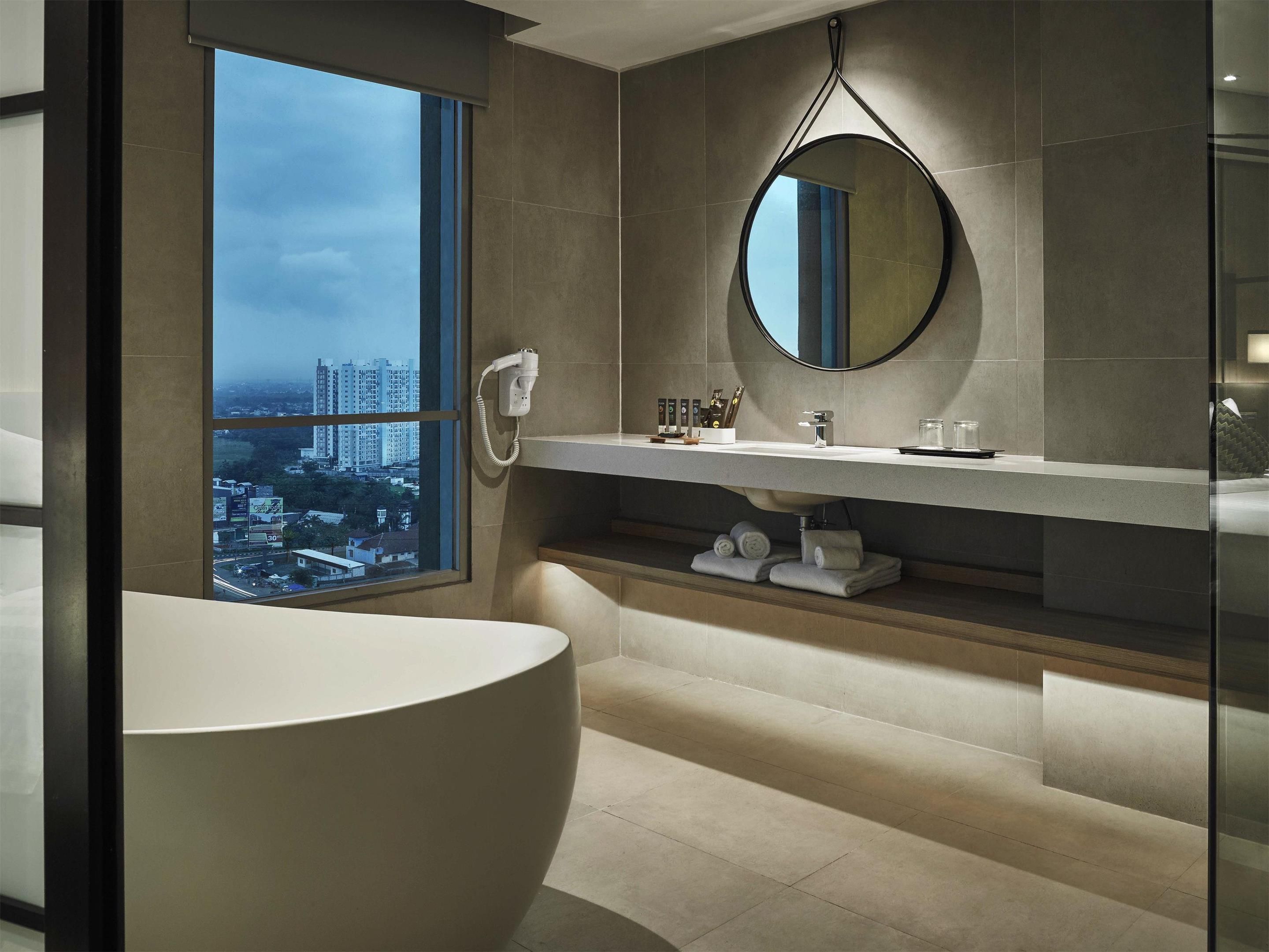 Novotel Karawang - Karawang - Bathroom