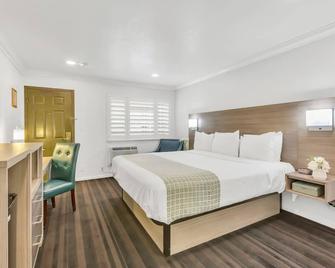 Napa Valley Hotel & Suites - Napa - Bedroom
