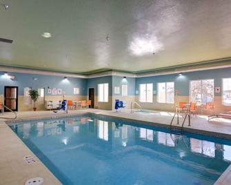 Holiday Inn Express & Suites North Platte - North Platte - Piscina