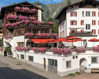 Hotel Chesa Grischuna - Klosters-Serneus - Rakennus