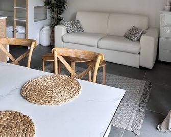 L'Opale - Le White - Les Attaques - Sala de estar