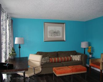 Naval Suites - Bremerton - Stue