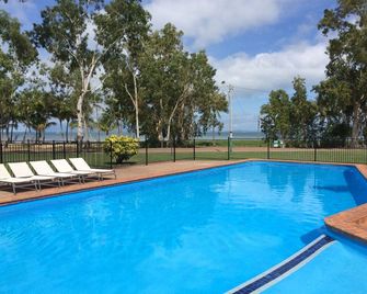 Arcadia Village Motel - Nelly Bay - Piscina