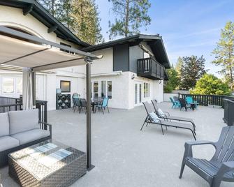 Lakeview Cottage with beach access, stunning views - Lake Country - Патіо