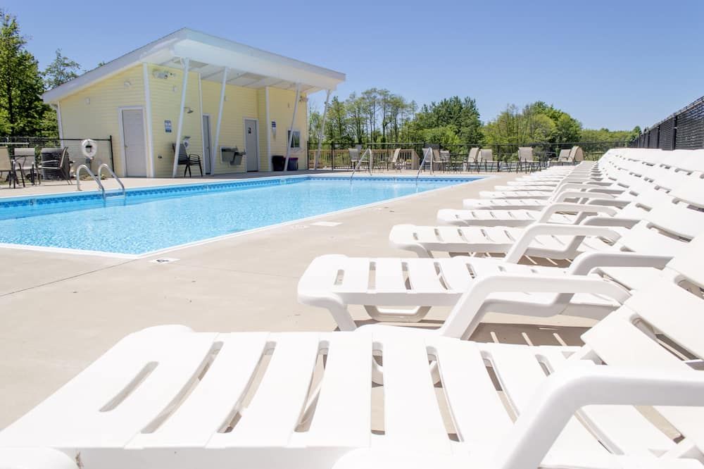 Sun N Sand Resort - South Haven - Pool