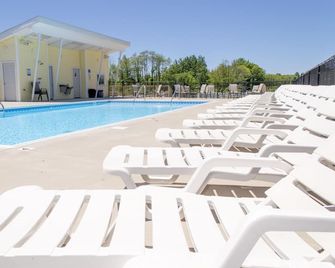 Sun N Sand Resort - South Haven - Pool