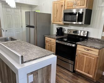 Cozy 2 Bedroom Guesthouse at High Corner Farm - Dunlap - Kitchen