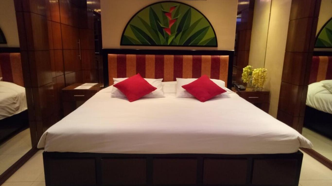 Fields Walking Street Hotel