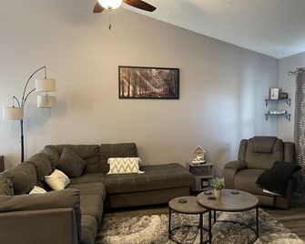 Modern Hideaway - North Platte - Soggiorno