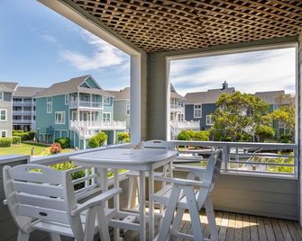 Soundside Breeze at Pirate's Cove - Manteo - Balcony