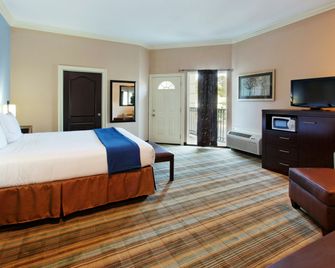 Holiday Inn Express Benicia by IHG - Benicia - Schlafzimmer