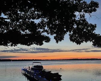 Beautiful Waterfront House in Owasco Lake - Auburn