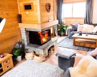 Madame Vacances Chalet L'Arclusaz - Les Allues - Wohnzimmer