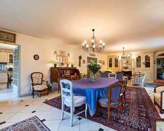 Charming house with garden – Cluny Downtown - Cluny - Dining room