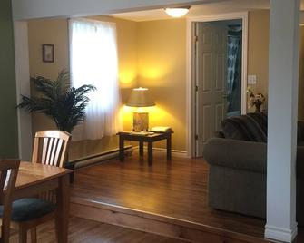 Beautifully Renovated Character Home - Saint George - Living room