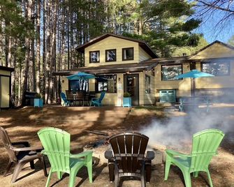 Lake Life! Kayaks, Campfires, Day Trips to Traverse City or Lake MI! - Cadillac - Patio