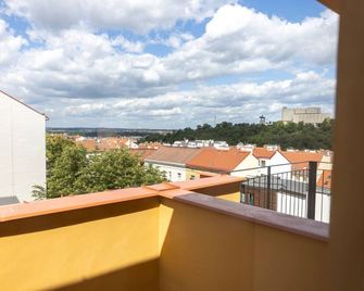 Žižkov Nest – Serene Studio Retreat by Easybnb Premium - Unetice - Balcony