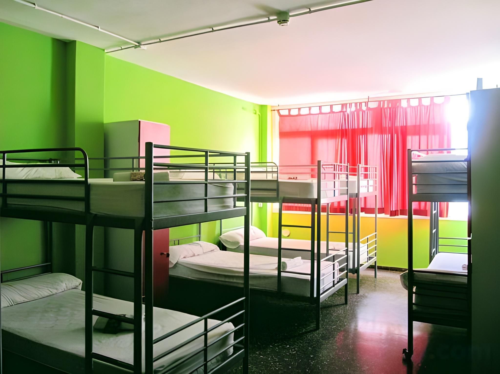 يلو نيست هوستل بارسيلونا