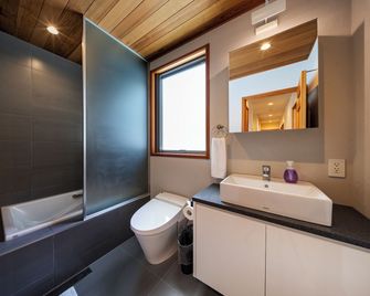 Bluebird Chalets by The Hakuba Collection - Hakuba - Bathroom