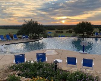 The Hideout Golf Club & Resort - Brownwood - Piscina