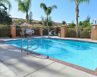 Holiday Inn Express & Suites Fresno (River Park) Hwy 41 By IHG - Fresno - Uima-allas