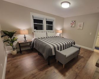 Dogwood private secluded 3Br Duncan home - Duncan - Schlafzimmer