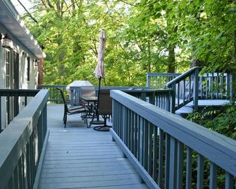 Spacious Studio Apartment Only Minutes Away from Mid-Ohio Sports Car Course! - Mansfield - Balcony