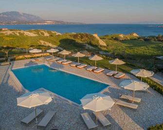 Tramonto Suites - Mantzavinata - Piscina