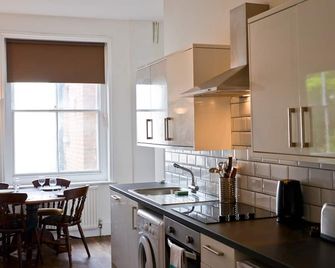 Corner House apartment - Worthing - Kitchen