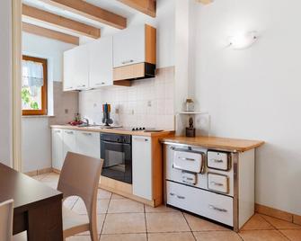 Apartment Goldener Schnee Tesero - Tesero - Kitchen