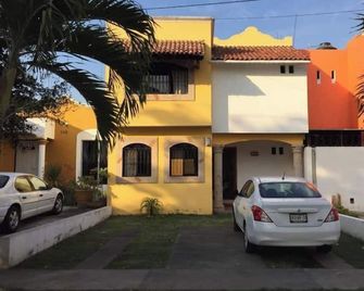 Beautiful Colimense House with Pool - Villa de Alvarez - Building