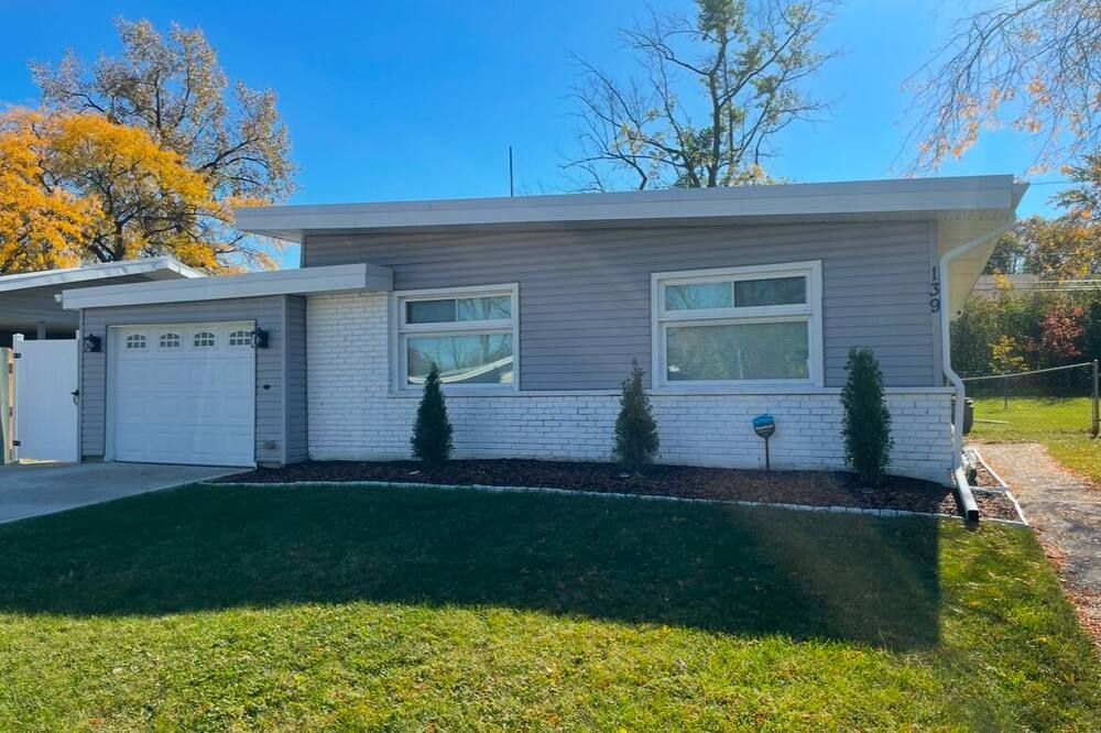 Charming 3-bedroom house in Park Forest with WiFi, Large Flat Panel TVs & Google