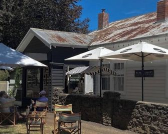 Cosmo Studio - Cosy, modern and close to it all - Trentham - Patio