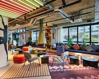 Moxy Annecy - אנסי - טרקלין