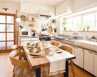Max 29 ppl, Entire building, near ski resort,16 beds, 4 futons ,Washer and dryer!! - Yuzawa