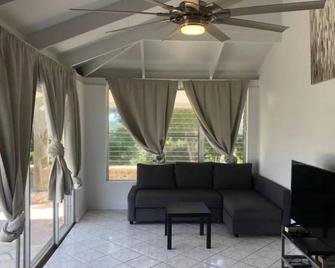 Amazing View, 3 Bed Renovated, Ac, Generator - Saint Thomas Island - Living room
