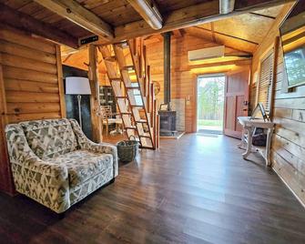 The Tiny Log Cabin - Lampe - Living room